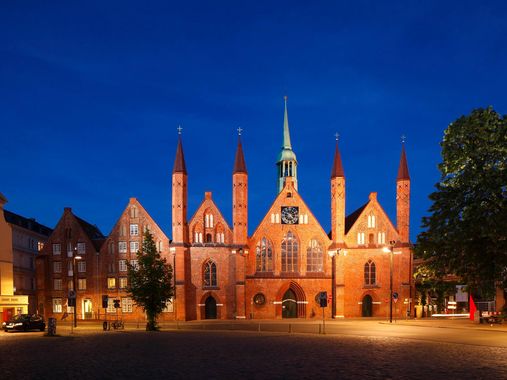 Heiligen-Geist-Hospital in Lübeck bei Nacht 